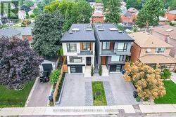 2B HOLMSTEAD AVENUE  Toronto, ON M4B 1T1