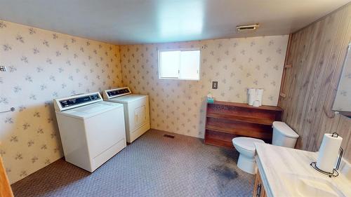 227 9Th Avenue, Cranbrook, BC - Indoor Photo Showing Laundry Room