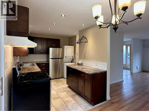 2310 36 Street Unit# 14, Vernon, BC - Indoor Photo Showing Kitchen With Double Sink