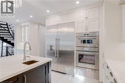 126 Mcgregor Crescent, Ancaster, ON - Indoor Photo Showing Kitchen With Upgraded Kitchen