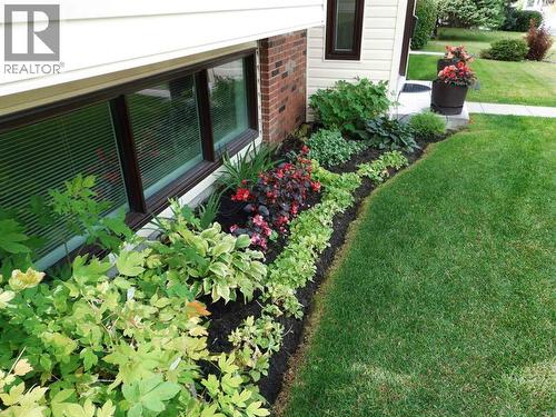 5943 Silver Ridge Drive Nw, Calgary, AB - Outdoor