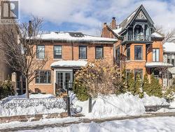 102 SHAFTESBURY AVENUE  Toronto, ON M4T 1A5