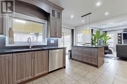 1418 Livesey Drive, Oshawa, ON - Indoor Photo Showing Kitchen
