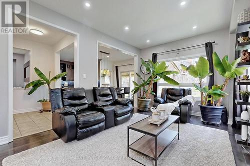 1418 Livesey Drive, Oshawa, ON - Indoor Photo Showing Living Room