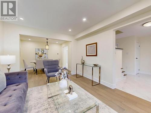 27 Penny Crescent, Markham, ON - Indoor Photo Showing Living Room