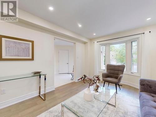 27 Penny Crescent, Markham, ON - Indoor Photo Showing Living Room