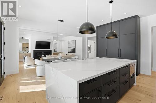 2054 Vickery Drive, Oakville, ON - Indoor Photo Showing Kitchen