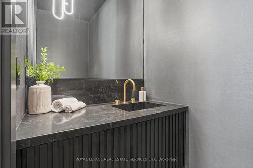 2054 Vickery Drive, Oakville, ON - Indoor Photo Showing Bathroom