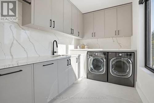 2054 Vickery Drive, Oakville, ON - Indoor Photo Showing Laundry Room