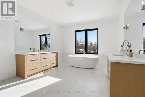 2054 Vickery Drive, Oakville, ON - Indoor Photo Showing Bathroom