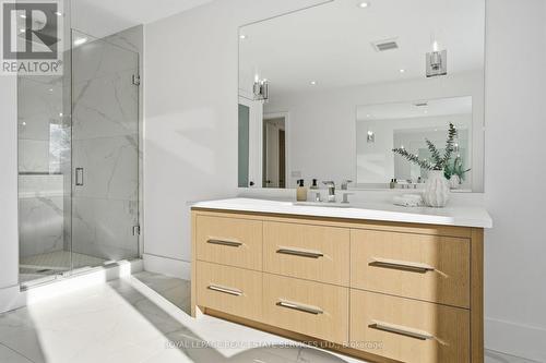 2054 Vickery Drive, Oakville, ON - Indoor Photo Showing Bathroom