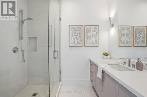 2054 Vickery Drive, Oakville, ON - Indoor Photo Showing Bathroom