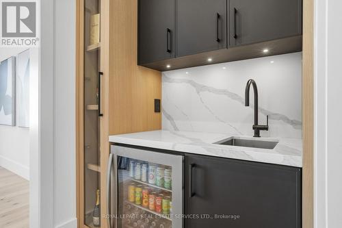 2054 Vickery Drive, Oakville, ON - Indoor