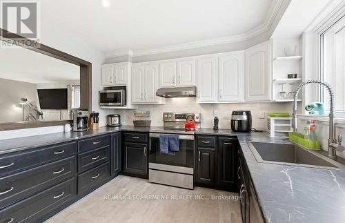 58 Seven Oaks Drive, Hamilton, ON - Indoor Photo Showing Kitchen