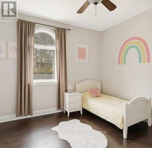58 Seven Oaks Drive, Hamilton, ON - Indoor Photo Showing Bedroom