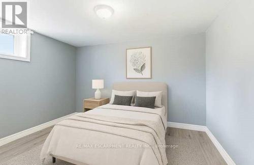58 Seven Oaks Drive, Hamilton, ON - Indoor Photo Showing Bedroom