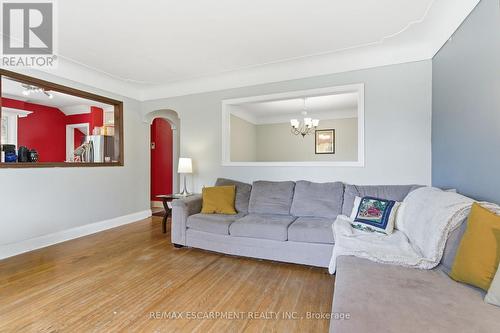 58 Seven Oaks Drive, Hamilton, ON - Indoor Photo Showing Living Room