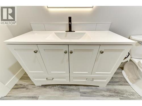 773 Barnaby Road, Kelowna, BC - Indoor Photo Showing Laundry Room