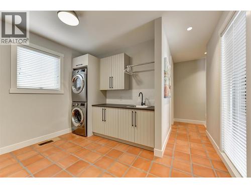 773 Barnaby Road, Kelowna, BC - Indoor Photo Showing Laundry Room