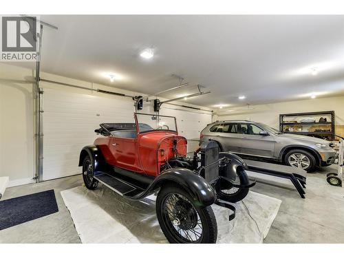 773 Barnaby Road, Kelowna, BC - Indoor Photo Showing Garage