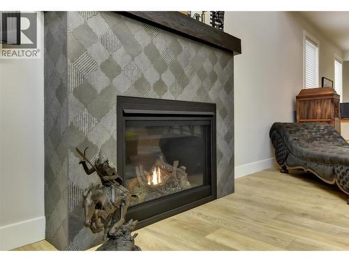 773 Barnaby Road, Kelowna, BC - Indoor Photo Showing Living Room With Fireplace