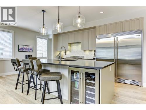 773 Barnaby Road, Kelowna, BC - Indoor Photo Showing Kitchen With Upgraded Kitchen