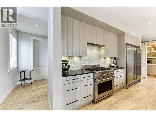 773 Barnaby Road, Kelowna, BC - Indoor Photo Showing Kitchen With Upgraded Kitchen