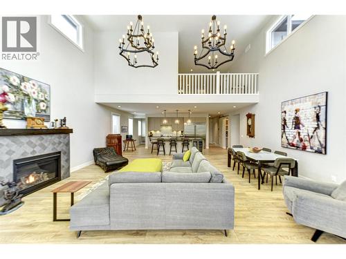 773 Barnaby Road, Kelowna, BC - Indoor Photo Showing Living Room With Fireplace