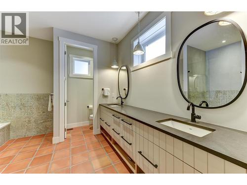 773 Barnaby Road, Kelowna, BC - Indoor Photo Showing Bathroom