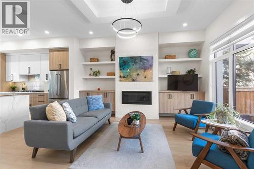 2520 Cochrane Road Nw, Calgary, AB - Indoor Photo Showing Living Room