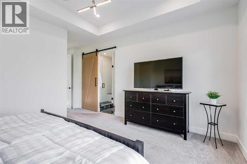 2520 Cochrane Road Nw, Calgary, AB - Indoor Photo Showing Bedroom