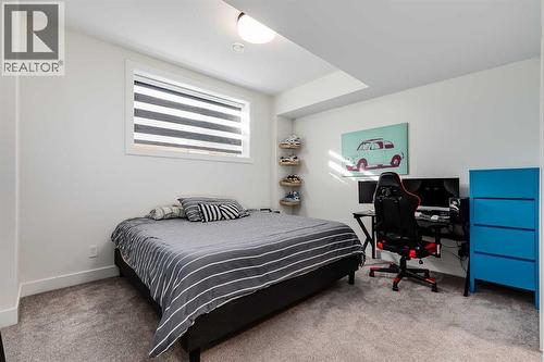 2520 Cochrane Road Nw, Calgary, AB - Indoor Photo Showing Bedroom