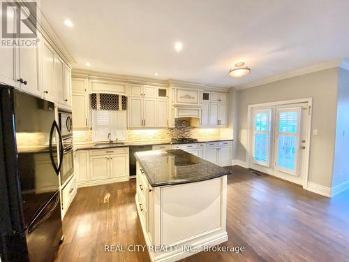 830 Old Derry Road, Mississauga, ON - Indoor Photo Showing Kitchen