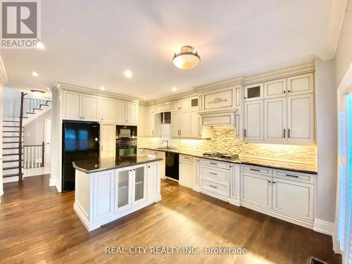 830 Old Derry Road, Mississauga, ON - Indoor Photo Showing Kitchen