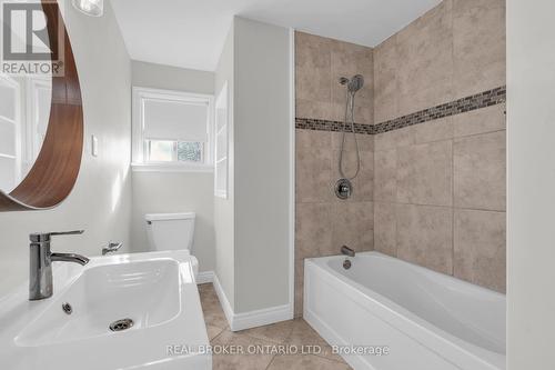220 Bruce Street, Kitchener, ON - Indoor Photo Showing Bathroom