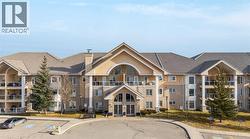 106, 728 Country Hills Road NW  Calgary, AB T3K 5K8