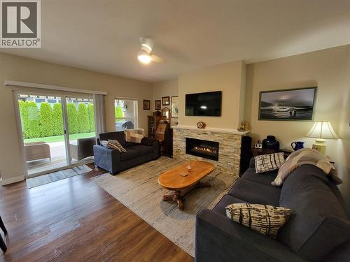 304 K View Crescent, Keremeos, BC - Indoor Photo Showing Living Room With Fireplace