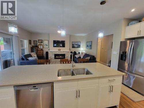 304 K View Crescent, Keremeos, BC - Indoor Photo Showing Kitchen