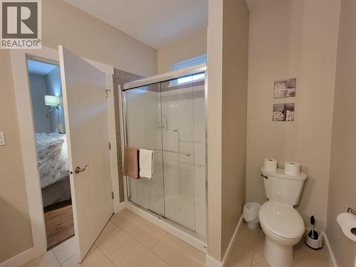 304 K View Crescent, Keremeos, BC - Indoor Photo Showing Bathroom