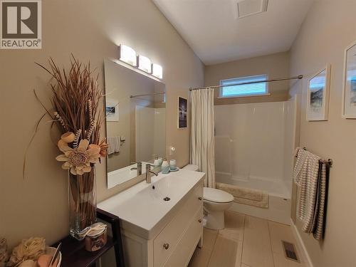 304 K View Crescent, Keremeos, BC - Indoor Photo Showing Bathroom