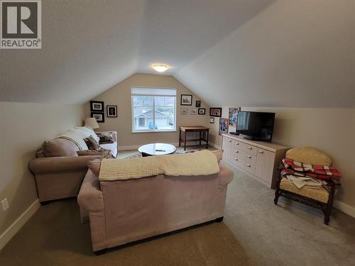 304 K View Crescent, Keremeos, BC - Indoor Photo Showing Living Room