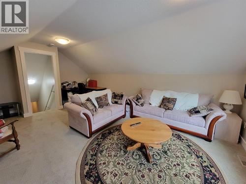304 K View Crescent, Keremeos, BC - Indoor Photo Showing Living Room