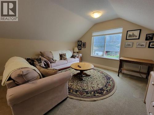 304 K View Crescent, Keremeos, BC - Indoor Photo Showing Living Room