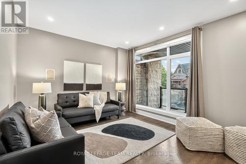 16 First Avenue, Ottawa, ON - Indoor Photo Showing Living Room