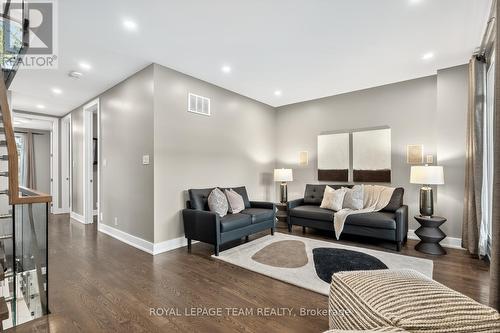 16 First Avenue, Ottawa, ON - Indoor Photo Showing Living Room