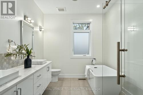 16 First Avenue, Ottawa, ON - Indoor Photo Showing Bathroom