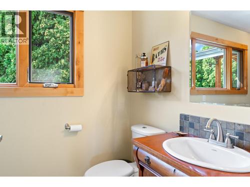 138 Devon Drive, Okanagan Falls, BC - Indoor Photo Showing Bathroom