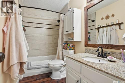 1714 Bradwell Avenue, Saskatoon, SK - Indoor Photo Showing Bathroom