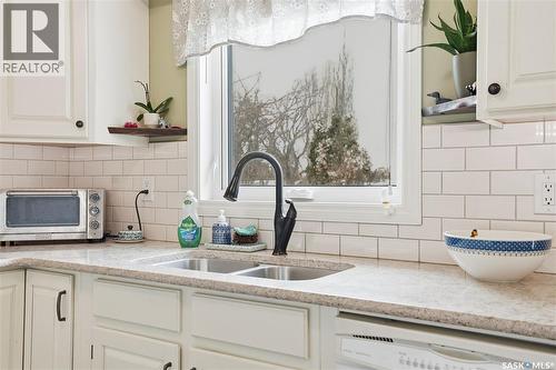1714 Bradwell Avenue, Saskatoon, SK - Indoor Photo Showing Kitchen With Double Sink