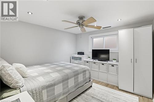 25 Delena Avenue N, Hamilton, ON - Indoor Photo Showing Bedroom